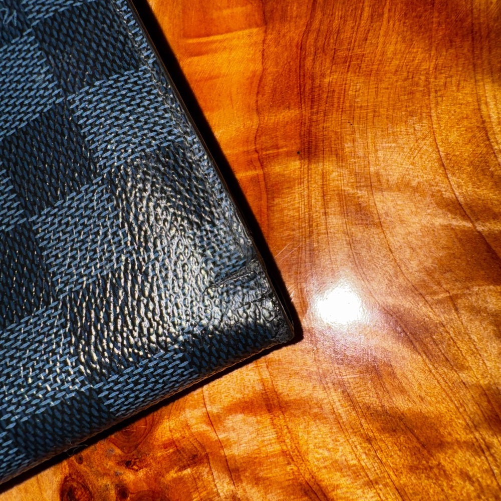 Louis Vuitton
Damier Graphite Pattern Coated Canvas Bifold Wallet - Picture 10 of 13